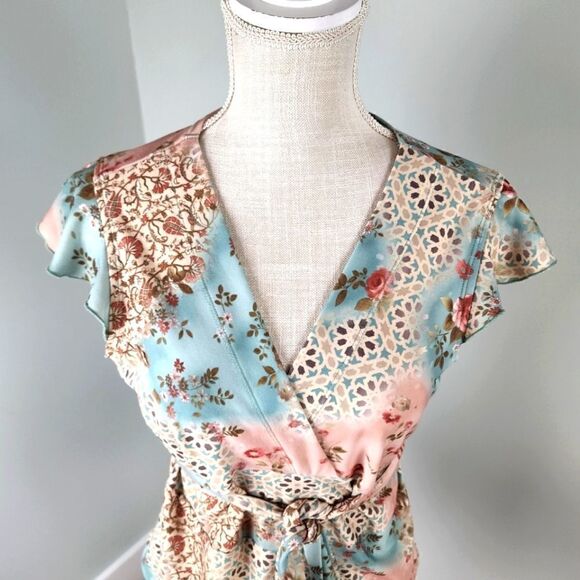 Xhilaration Faux Wrap V Neck Tie Waist Cap Sleeve Top Size Medium - Picture 2 of 6